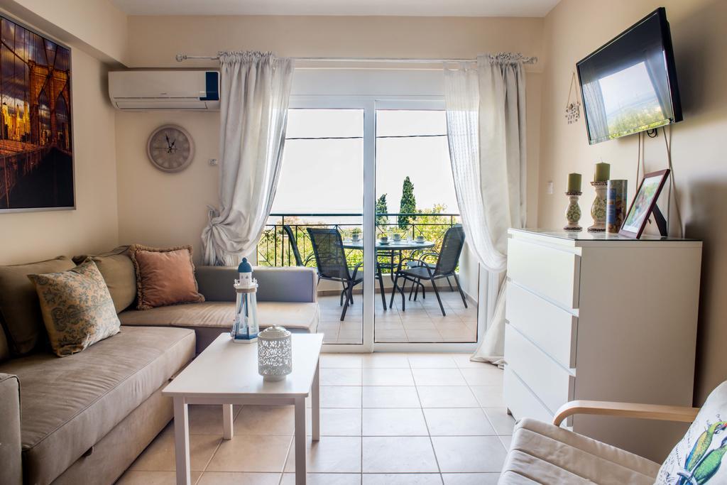 Lovely Apartment Next To The Sea Lygia Korinthias Liyiá エクステリア 写真